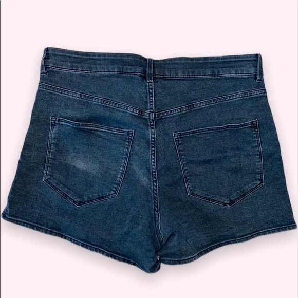 High-Waisted Black Denim Shorts - Picture 6 of 6